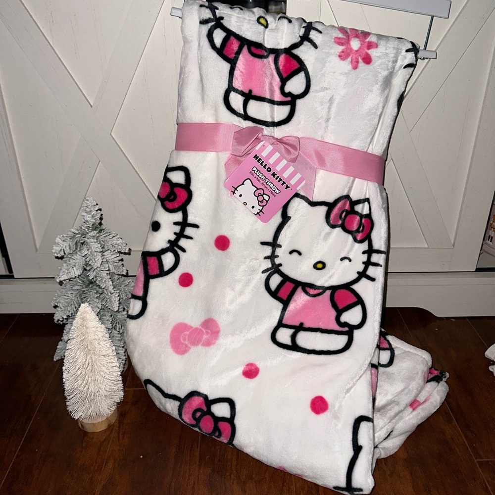 Viral Hello Kitty Throw